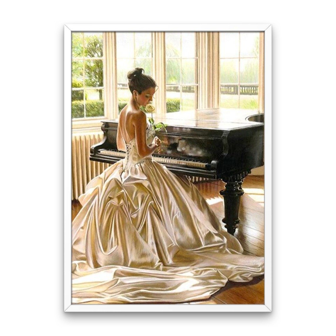 Kvinde spiller klaveret